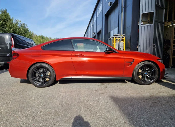 Solfilm bil Stockholm – professionell solskyddsfilm för fordon