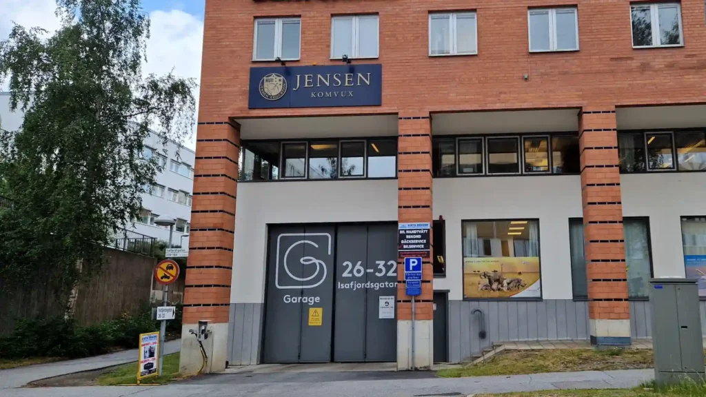fasadskylt stockholm i plÄt för komvux