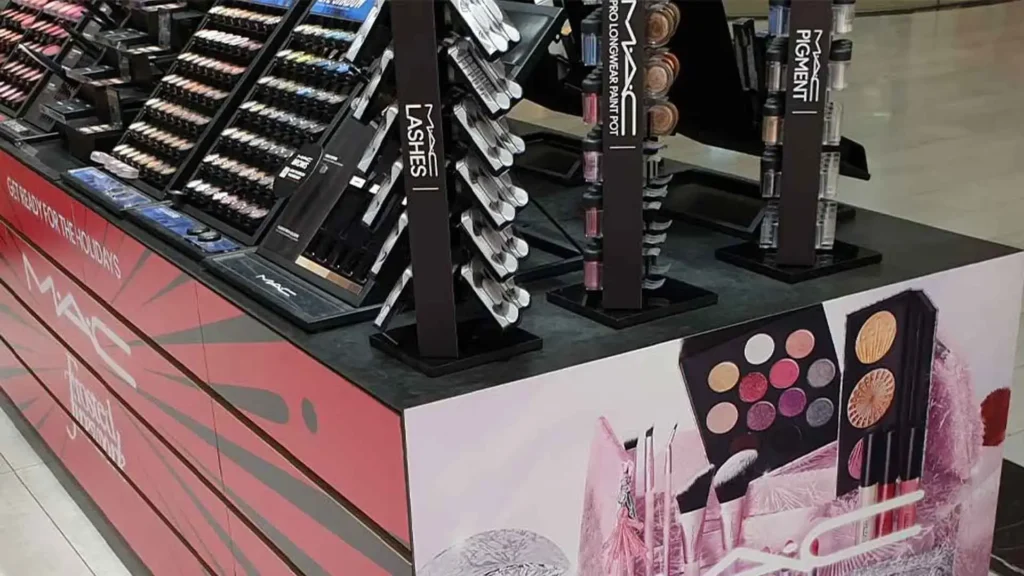 mobelfolie och inredningsfilm för butik stockholm MAC