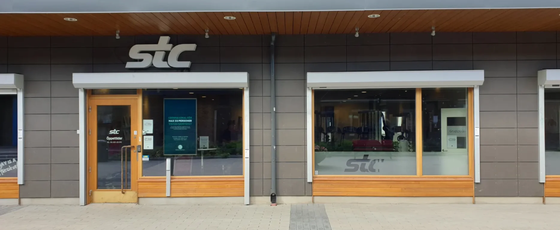 skylt på fasad för företag i stockholm